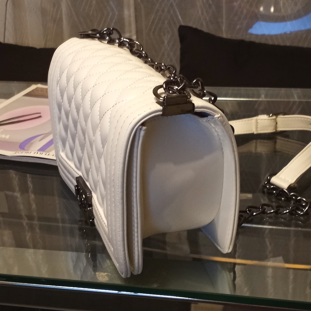 Designer Like Handbag - Picture 2 of 7